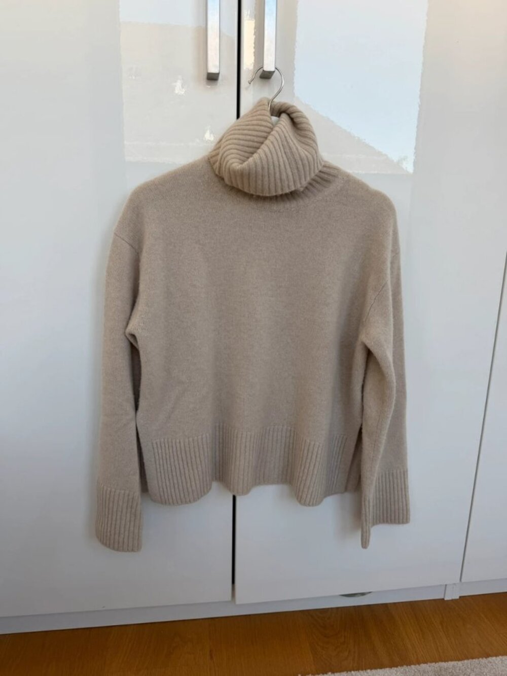 ARKET Cashmere Turtleneck Pullover Cream Size XS